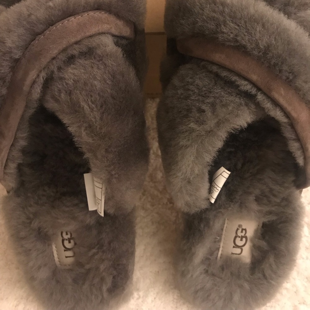 UGG fuzzy slippers size 7